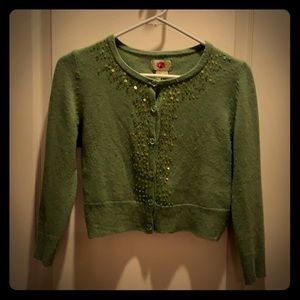 Green sweater with sequencing